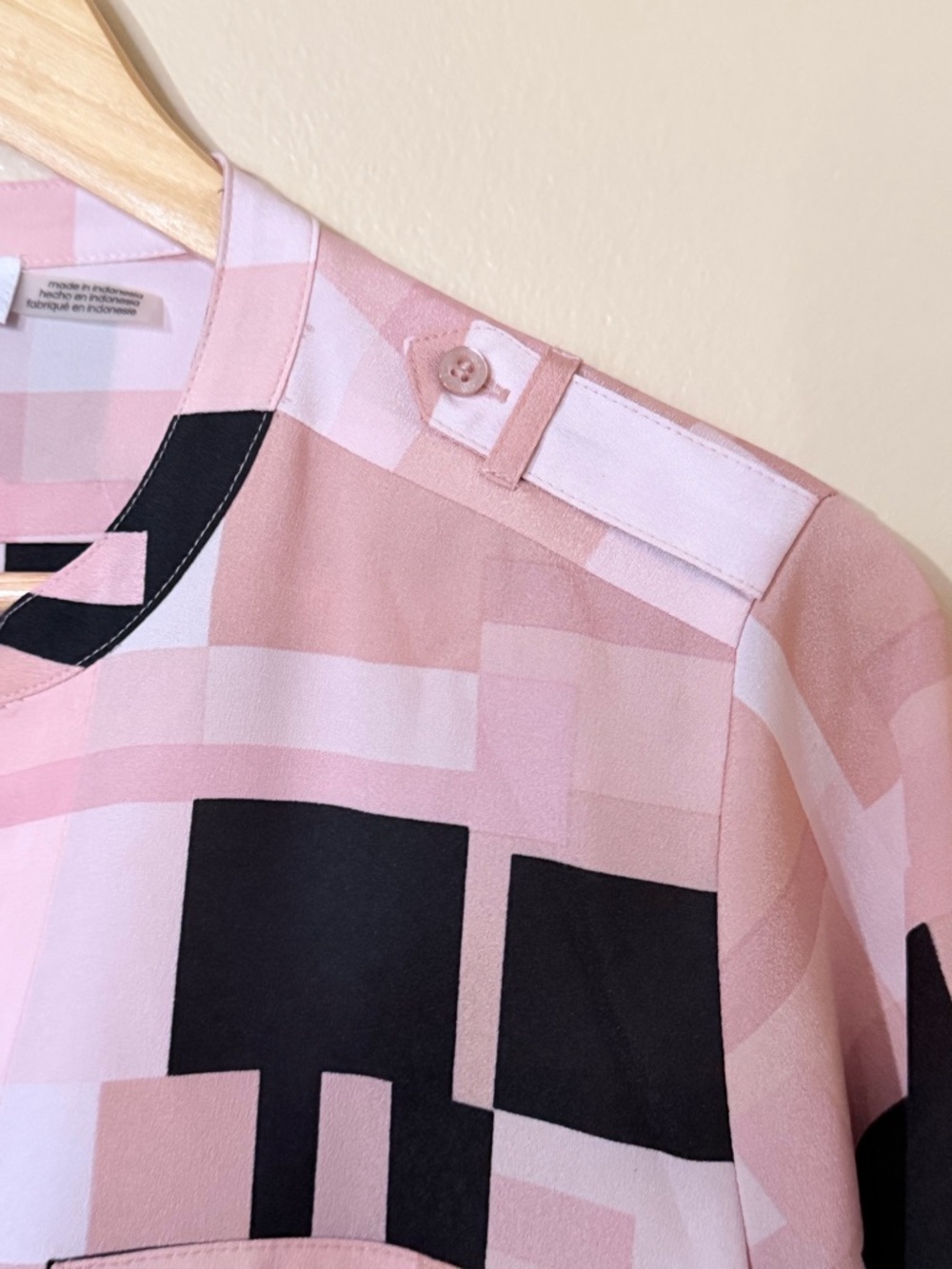 Calvin Klein Pink Block-Print Blouse with Black Accents - Picture 6 of 8